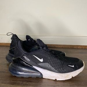 Black Nike AIR270’s